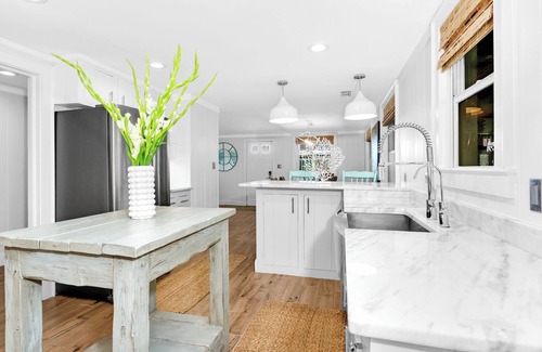 Wrightsville Beach Cottage | Modern Beachy Oasis Cottage ! Just steps to the Ocean!