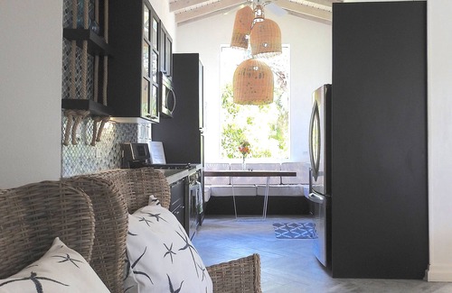 Fitts Village House | Modern Beach-View Villa