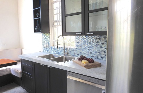 Fitts Village House | Modern Beach-View Villa