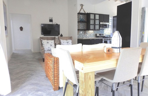 Fitts Village House | Modern Beach-View Villa