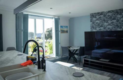 Littlehampton Apartment | Modern Beachfront Apartment