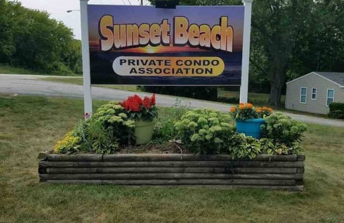Dyckesville Condo | Modern beachfront/bayside that screams relaxation!