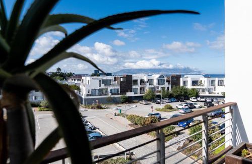 Big Bay Apartment | Modern Beachfront Eden on the Bay 210- 2 bedroom, 2 bathroom
