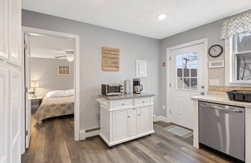 Onset Condo | Modern Beachside Condo in Onset Village: Walk to Dining, Market & Beaches Monthly Rates Available