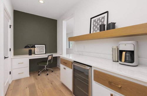 Green Hills House | Modern Beauty in Green Hills w/2 Patios, Garage