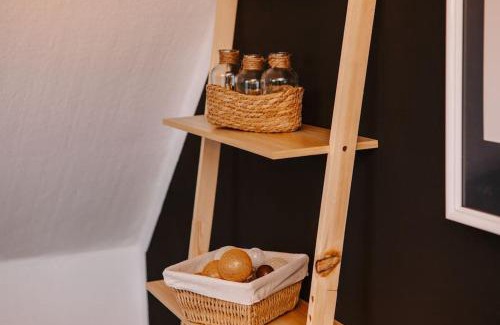 Goy Apartment | Modern & black - City - Netflix - Wifi - 4 Person
