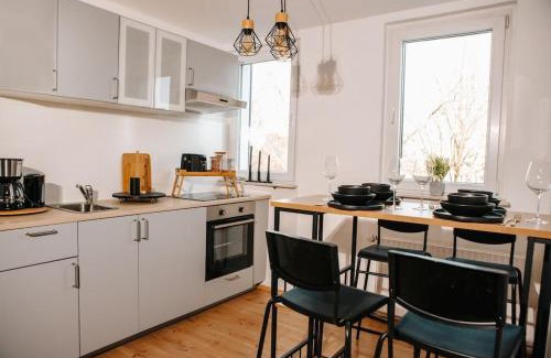 Goy Apartment | Modern & black - City - Netflix - Wifi - 4 Person
