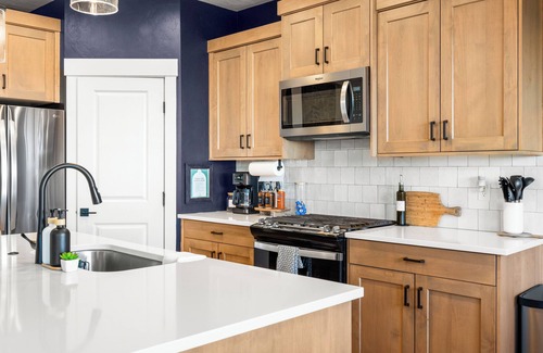 Southwest Ada County Alliance House | Modern - Blackstone - Turf Backyard - Stocked Kitchen