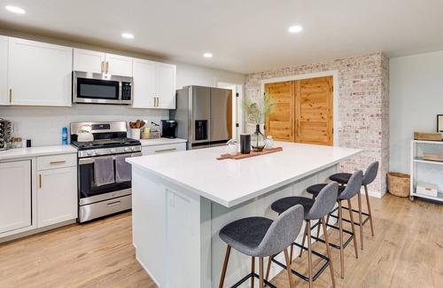 Southwest Ada County Alliance House | Modern Boise Home ~ 7 Mi to Albertsons Stadium!