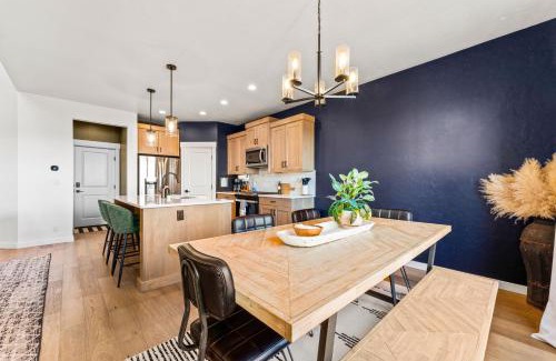 Southwest Ada County Alliance House | Modern Boise Luxury Retreat