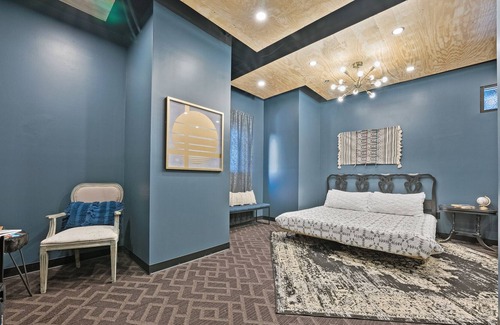 Middletown House | Modern boutique hotel in Torchlight Pass Revival District - indulge now! 303