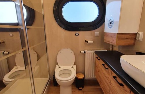 Monnickendam Boat Rental | Modern, brand new houseboat near Amsterdam