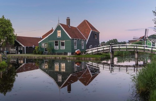 Monnickendam Boat Rental | Modern, brand new houseboat near Amsterdam