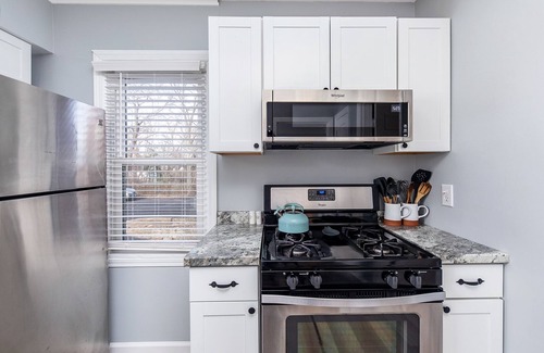Roselawn Finance Apartment | Modern Breath of Fresh Air in a Central Location