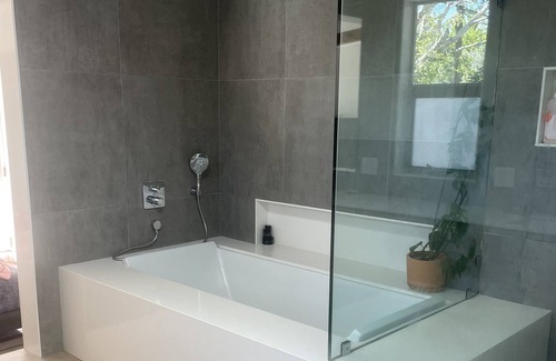 Sunset Park House | Modern, Breezy Home in Mar Vista- Santa Monica Adjacent