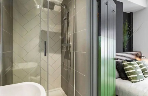 Beeston Apartment | Modern & Bright 1 Bedroom Studio Apt