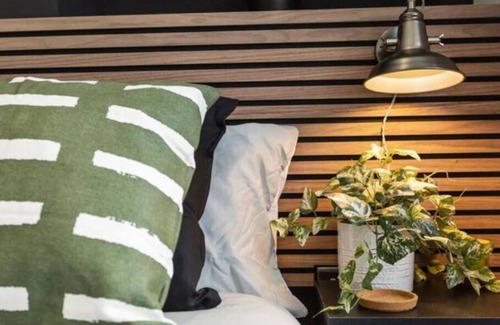 Beeston Apartment | Modern & Bright 1 Bedroom Studio Apt