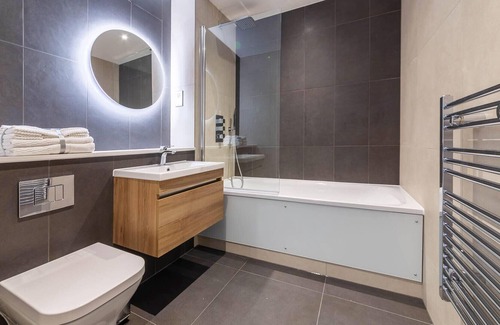 East Grinstead Apartment | Modern & Bright 1 Bed Apartment in East Grinstead