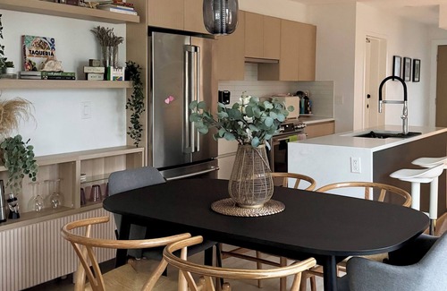 North Vancouver House | Modern bright townhome near mountains and beaches