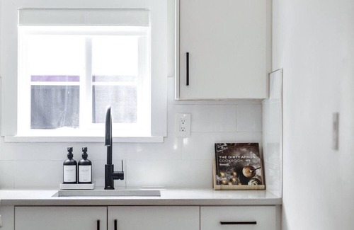 Burnaby House | Modern, Bright, Clean 2 Bedroom Suite - Great Location!