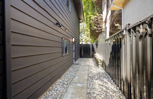 Burnaby House | Modern, Bright, Clean 2 Bedroom Suite - Great Location!