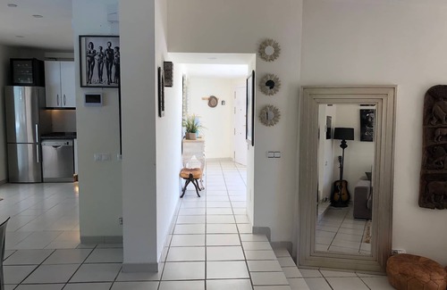 Urbanizacion Marbessa Villa | Modern & Bright family friendly Villa, private Pool & Gardens 300m to Beaches.