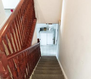 Bow House | Modern, Bright Large Room - Near Bow Road Station