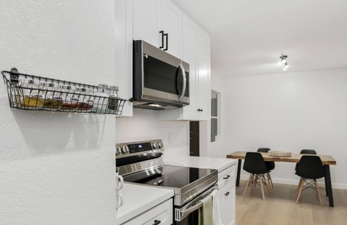 El Cajon Apartment | Modern & Bright Long Term Apt. Work & Study Ready