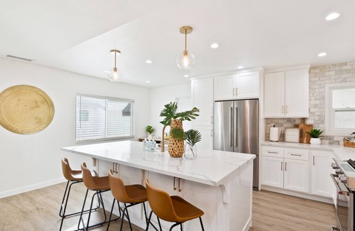 Placentia House | Modern Bright Remodeled Private House Near Disney/LA