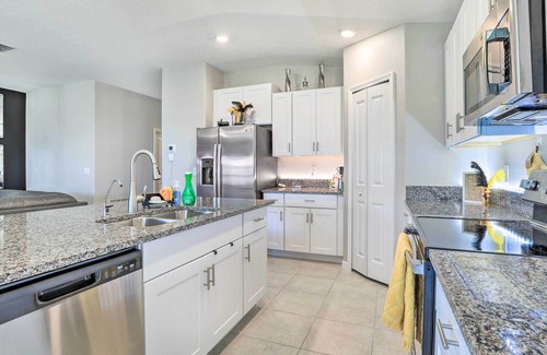 Ruskin House | Modern & Bright Ruskin Home Near Bahia Beach!
