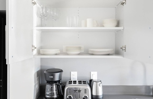 St. Elizabeth's Apartment | Modern Brighton 1BR w/W/D, Doorman, near T + Dining, by Blueground
