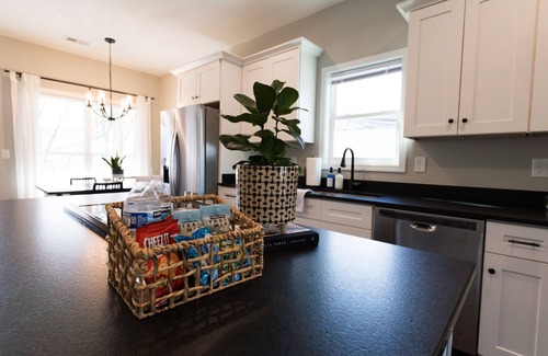 Dunean House | Modern Bungalow 5 min from downtown GVL