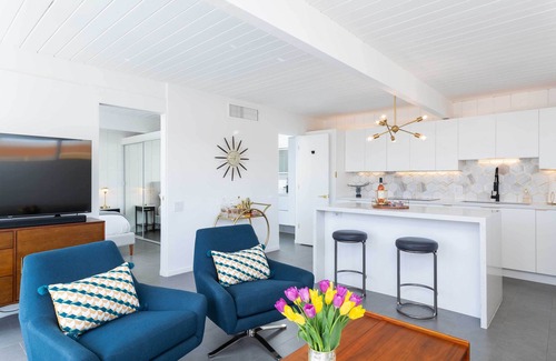 Twin Palms Condo | Modern Bungalow in Historic Ocotillo Lodge!