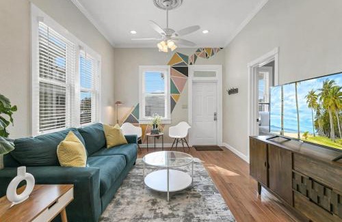 East Ybor House | Modern Bungalow less than 4 blocks to 7th Ave in Ybor