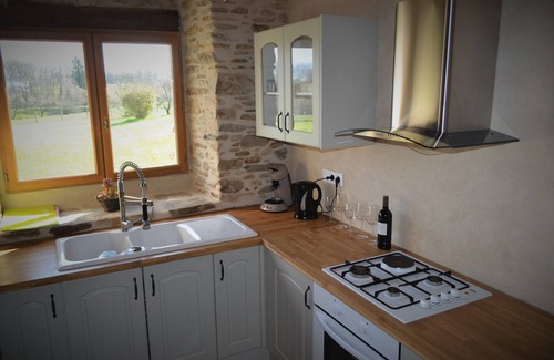 Saint-Jory-de-Chalais Cottage | Modern, calm & great views!!!