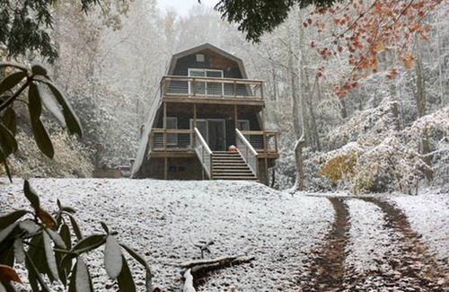 Hot Springs Cabin | Modern Cabin near Max Patch