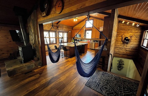 Littleton Cabin | MODERN CABIN, UNBEATABLE LOCATION ON LAKE GASTON- LIZARD CABIN