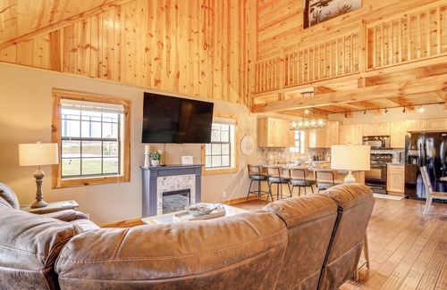 Burkesville Cabin | Modern Cabin w/Grill Near Golf & Bass Fishing!