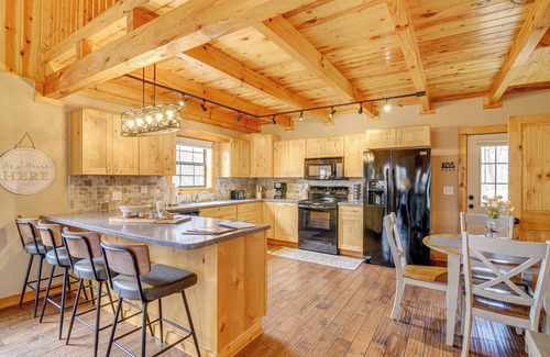 Burkesville Cabin | Modern Cabin w/Grill Near Golf & Bass Fishing!