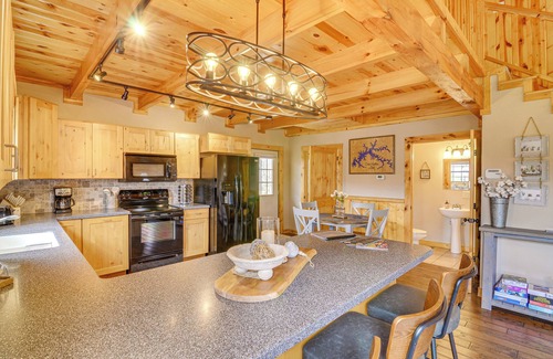 Burkesville Cabin | Modern Cabin w/Grill Near Golf & Bass Fishing!