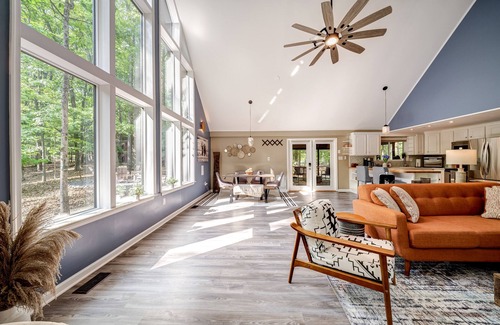 The Woods Cabin | Modern Cabin - w/Hot Tub, Arcade, Fire Pit & Pets + Pool/Pickleball/Gym Access