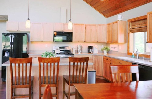Fir Grove Estates Cabin | Modern Cabin w/Open Views & Fenced Yard