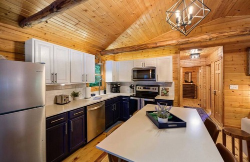 Rockbridge Cabin | Modern Cabin w/Trail to Waterfall/Cave/Cliff (FV)