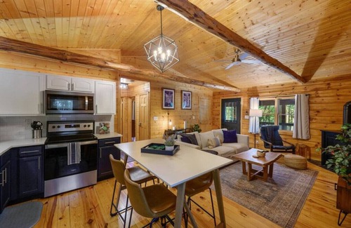 Rockbridge Cabin | Modern Cabin w/Trail to Waterfall/Cave/Cliff (FV)