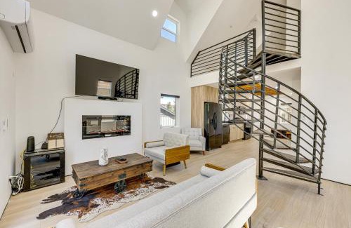 Big Bear House | Modern Cabin with Hot Tub 5 Mi to Big Bear Lake!
