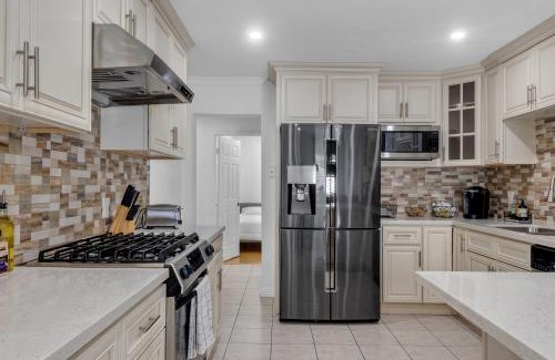 Midway City House | Modern Cali Comfort- Spacious 3BR Home Near Disneyland & Beaches