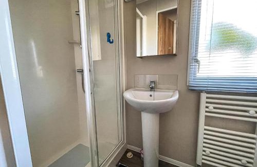 Corton Other | Modern Caravan With Decking At Azure Seas Along The Suffolk Coast Ref 32065Az