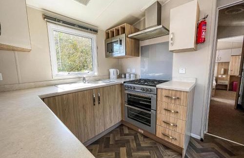 Corton Other | Modern Caravan With Decking At Azure Seas Along The Suffolk Coast Ref 32065Az