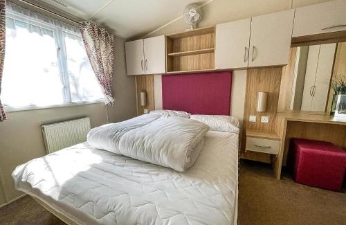Corton Other | Modern Caravan With Decking At Azure Seas Along The Suffolk Coast Ref 32065Az