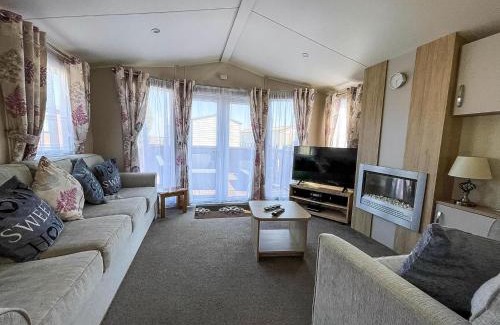 Corton Other | Modern Caravan With Decking At Azure Seas Along The Suffolk Coast Ref 32065Az